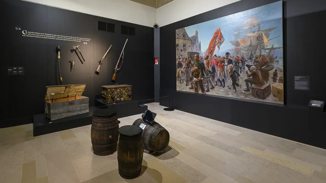 Salle de l'exposition "Bons Baisers de Granville" au MamRA de Granville