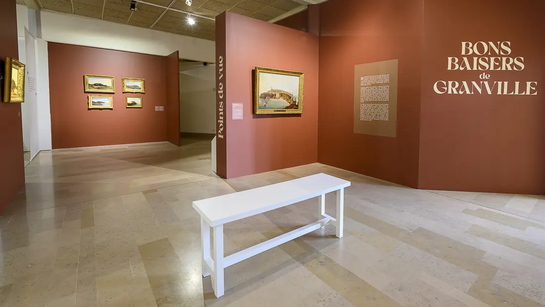 Salle de l'exposition "Bons Baisers de Granville" au MamRA de Granville