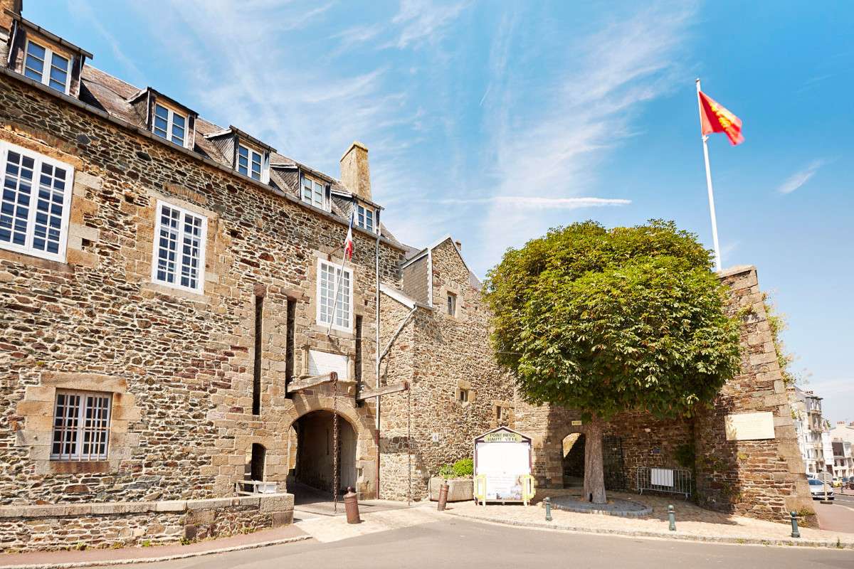 le-mahg-le-logis-du-roi-et-la-grand-porte